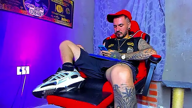 Snapshot of smoker445 chatting on 10/05/25, 11:17 smoker445 online show from 10/05/25, 11:17