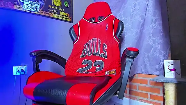 Snapshot of smoker445 chatting on 09/25/25, 11:44 smoker445 online show from 09/25/25, 11:44