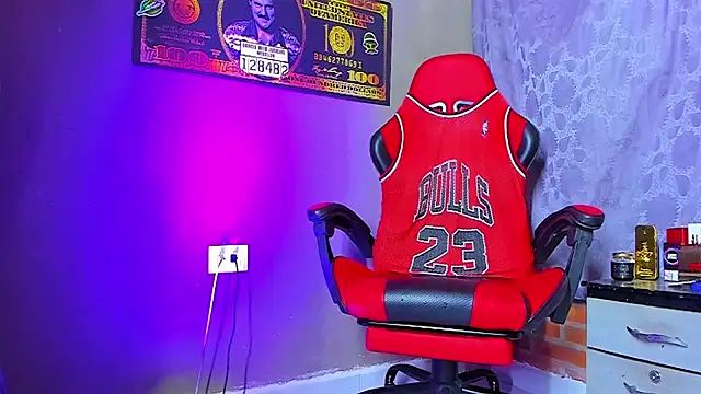 Snapshot of smoker445 chatting on 09/23/25, 02:40 smoker445 online show from 09/23/25, 02:40