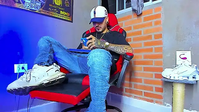 Snapshot of smoker445 chatting on 09/28/25, 12:50 smoker445 online show from 09/28/25, 12:50