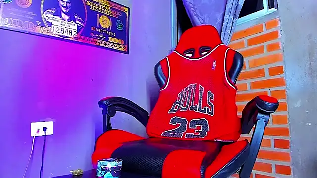 Snapshot of smoker445 chatting on 10/27/25, 12:11 smoker445 online show from 10/27/25, 12:11