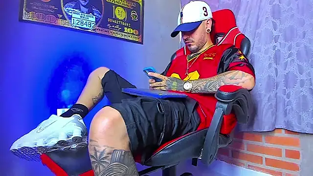 Snapshot of smoker445 chatting on 09/24/25, 08:37 smoker445 online show from 09/24/25, 08:37