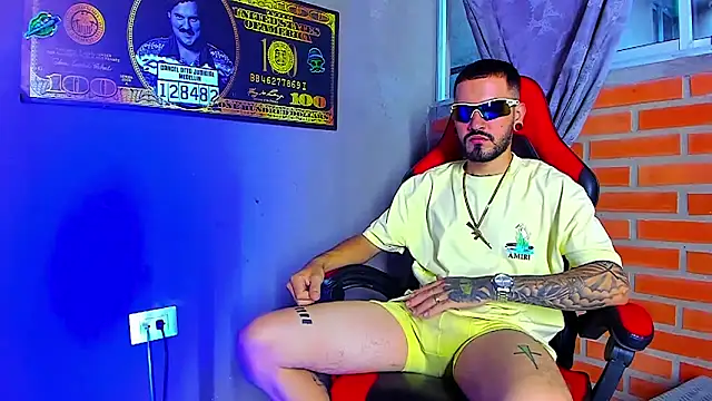 Snapshot of smoker445 chatting on 11/07/25, 10:03 smoker445 online show from 11/07/25, 10:03