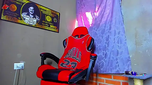 Snapshot of smoker445 chatting on 10/15/25, 06:49 smoker445 online show from 10/15/25, 06:49