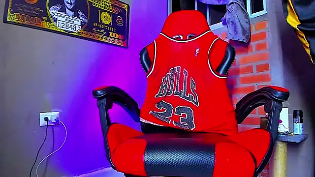 Snapshot of smoker445 chatting on 10/11/25, 02:01 smoker445 online show from 10/11/25, 02:01