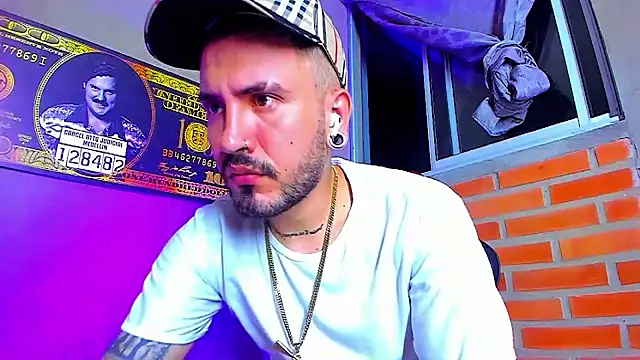 Snapshot of smoker445 chatting on 10/28/25, 02:34 smoker445 online show from 10/28/25, 02:34