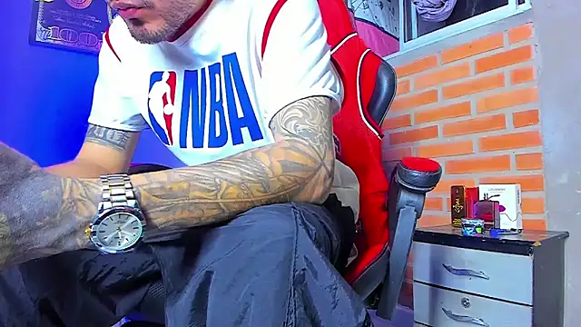 Snapshot of smoker445 chatting on 09/24/25, 04:52 smoker445 online show from 09/24/25, 04:52