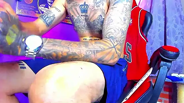 Snapshot of smoker445 chatting on 10/29/25, 06:40 smoker445 online show from 10/29/25, 06:40