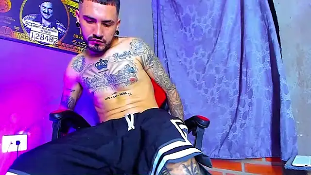 Snapshot of smoker445 chatting on 11/10/25, 04:17 smoker445 online show from 11/10/25, 04:17