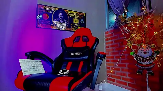 Snapshot of smoker445 chatting on 12/03/25, 08:36 smoker445 online show from 12/03/25, 08:36