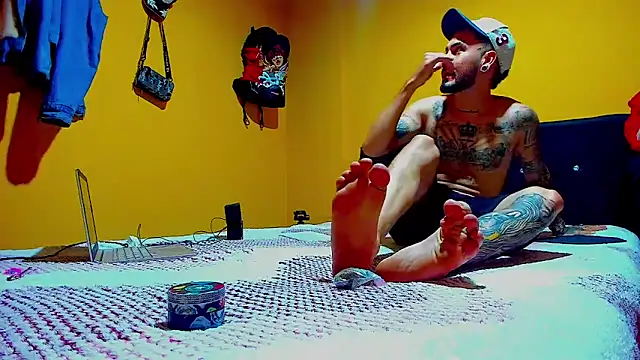 Snapshot of smoker445 chatting on 12/18/25, 12:38 smoker445 online show from 12/18/25, 12:38