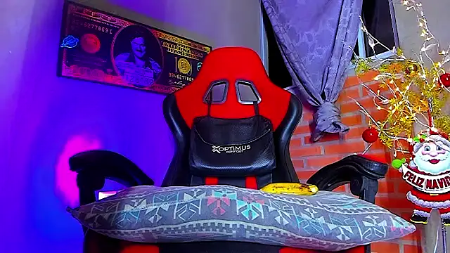 Snapshot of smoker445 chatting on 11/30/25, 07:31 smoker445 online show from 11/30/25, 07:31