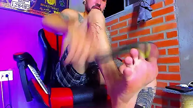 Snapshot of smoker445 chatting on 11/23/25, 02:32 smoker445 online show from 11/23/25, 02:32