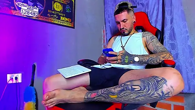 Snapshot of smoker445 chatting on 11/19/25, 03:50 smoker445 online show from 11/19/25, 03:50