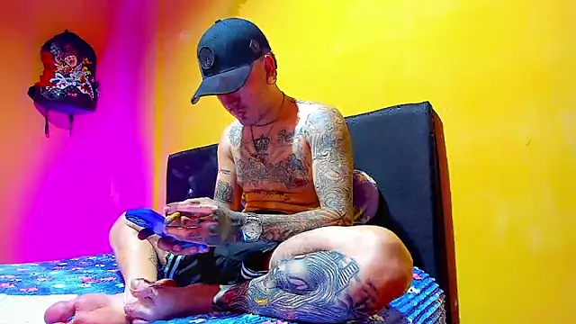 Snapshot of smoker445 chatting on 01/09/26, 03:24 smoker445 online show from 01/09/26, 03:24