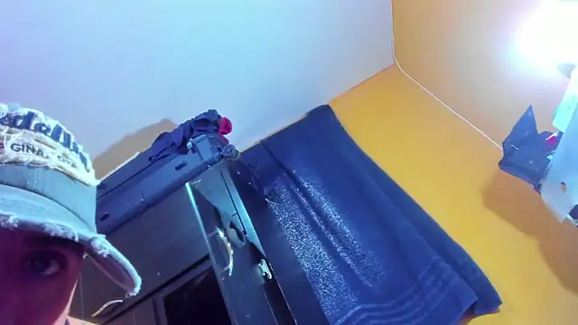 Snapshot of smoker445 chatting on 02/17/26, 08:50 smoker445 online show from 02/17/26, 08:50