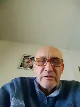 Snapshot of tino66 chatting on 10/17/25, 08:21 tino66 online show from 10/17/25, 08:21