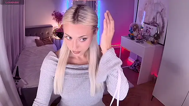 LoryWood online show from 11/08/25, 03:37