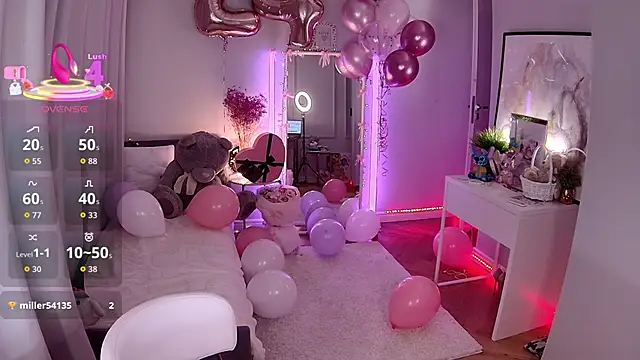 LoryWood online show from 12/05/25, 04:16