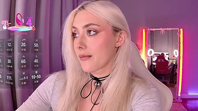 Snapshot of LoryWood chatting on 03/20/26, 03:35 LoryWood online show from 03/20/26, 03:35