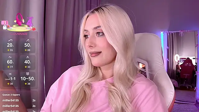 Snapshot of LoryWood chatting on 04/10/26, 02:46 LoryWood online show from 04/10/26, 02:46