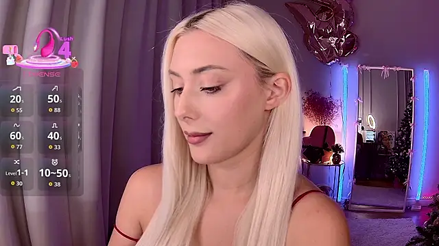 Snapshot of LoryWood chatting on 01/13/26, 05:28 LoryWood online show from 01/13/26, 05:28