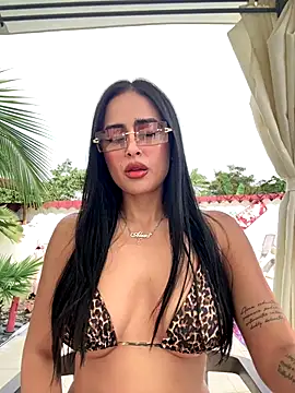 Snapshot of Alexandra_duque chatting on 10/19/25, 08:33 Alexandra duque online show from 10/19/25, 08:33