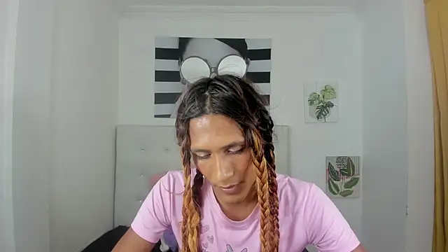 Brisahott online show from 12/18/25, 07:40