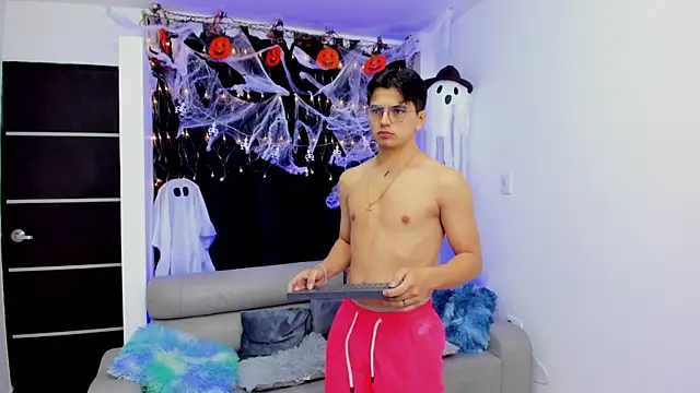 Snapshot of UNIVERSAL_SEXX_ chatting on 10/16/25, 05:59 UNIVERSAL SEXX online show from 10/16/25, 05:59