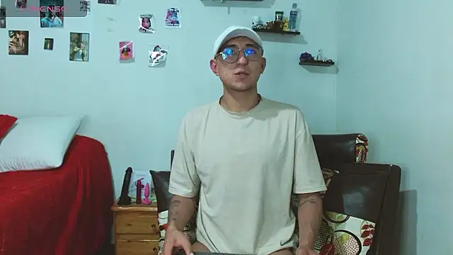 Snapshot of samfox_ chatting on 12/02/24, 02:26 samfox online show from 12/02/24, 02:26