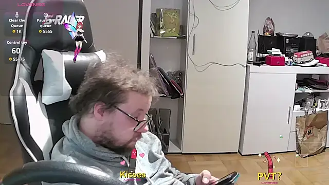 larsgessner30 online show from 11/12/25, 08:23