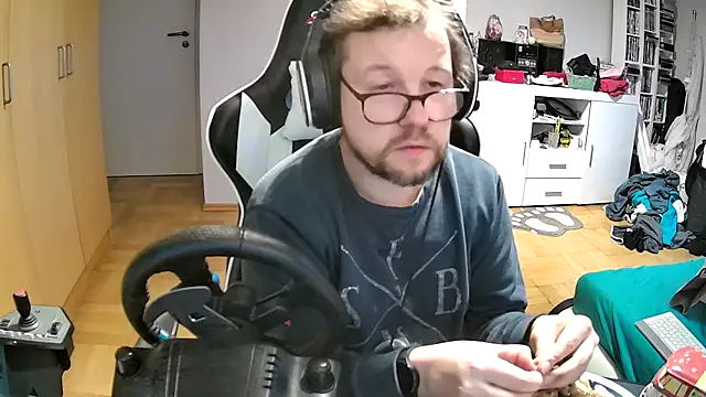 larsgessner30 online show from 10/27/25, 03:46