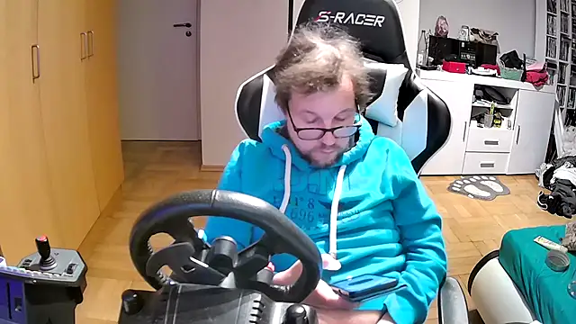 larsgessner30 online show from 10/26/25, 09:26