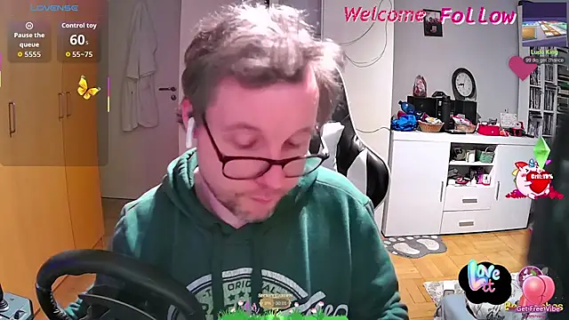 Snapshot of larsgessner30 chatting on 05/15/26, 01:36 larsgessner30 online show from 05/15/26, 01:36