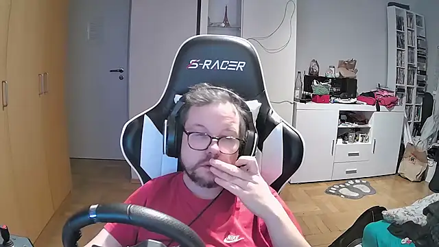 larsgessner30 online show from 10/28/25, 09:36