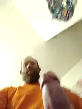 Snapshot of dougyhung2231 chatting on 12/19/25, 01:20 dougyhung2231 online show from 12/19/25, 01:20