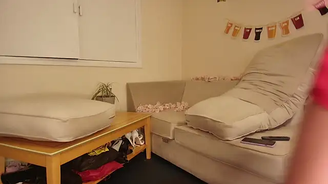 Milky flexy cat online show from 10/13/25, 03:13