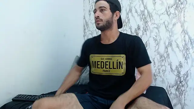 Snapshot of Moon_and_aaron chatting on 02/22/26, 03:42 Moon and aaron online show from 02/22/26, 03:42