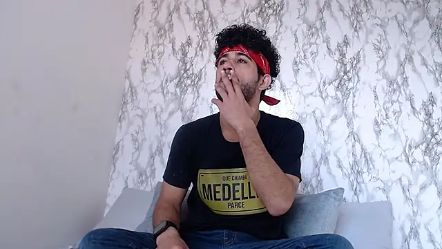 Snapshot of Moon_and_aaron chatting on 02/17/26, 01:30 Moon and aaron online show from 02/17/26, 01:30