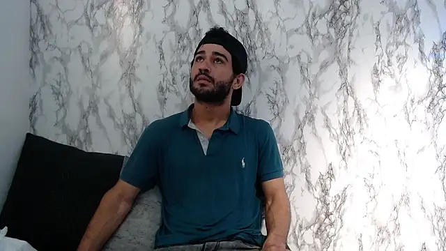 Snapshot of Moon_and_aaron chatting on 03/01/26, 03:39 Moon and aaron online show from 03/01/26, 03:39