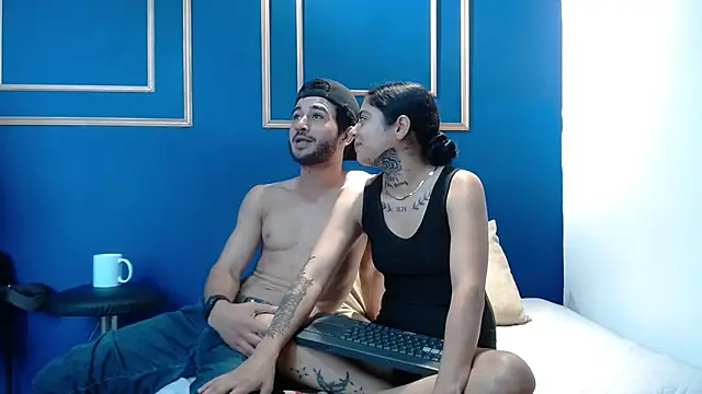 Snapshot of Moon_and_aaron chatting on 02/19/26, 07:00 Moon and aaron online show from 02/19/26, 07:00