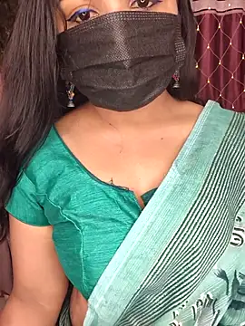 Snapshot of Tanvi-patil chatting on 10/17/25, 03:47 Tanvi-patil online show from 10/17/25, 03:47