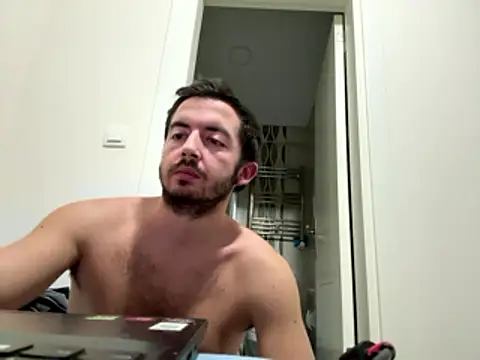 Snapshot of laynufff chatting on 01/17/26, 05:27 laynufff online show from 01/17/26, 05:27