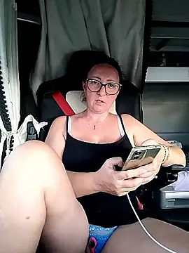 Snapshot of cuplubijoanna chatting on 10/30/25, 02:04 cuplubijoanna online show from 10/30/25, 02:04