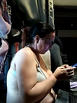 Snapshot of cuplubijoanna chatting on 11/11/25, 04:24 cuplubijoanna online show from 11/11/25, 04:24