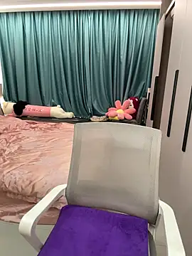 palzkybi123 online show from 02/11/26, 02:22