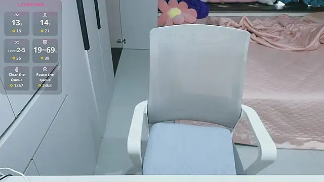 Snapshot of palzkybi123 chatting on 10/25/25, 06:45 palzkybi123 online show from 10/25/25, 06:45