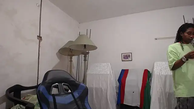 yohatinelly07 online show from 12/04/25, 12:59