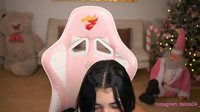 its lola24 online show from 12/31/24, 03:23