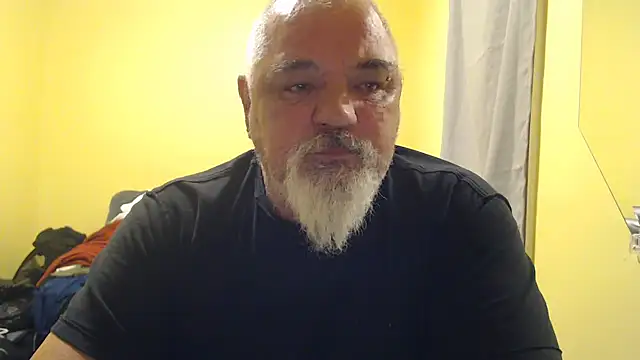 Newfiesausage1972 online show from 11/01/25, 11:20